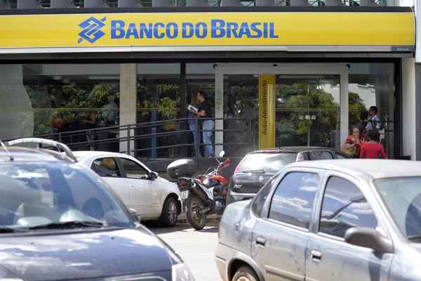 Justiça manda Banco do Brasil contratar cargos de nível superior apenas com  concurso público, Distrito Federal