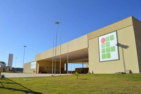 Com salários de até R$ 5,7 mil, IFG tem três processos seletivos abertos 