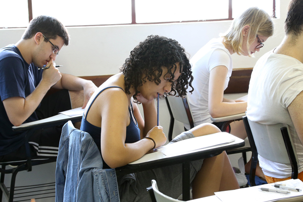 Quatro concursos públicos prorrogam inscrições para mais de 800 vagas 