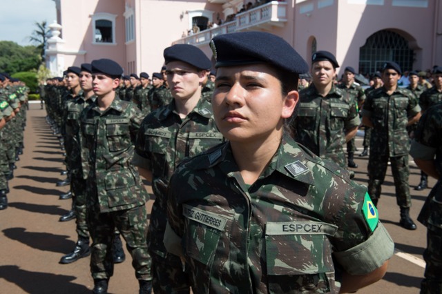 O que é preciso para entrar no Exército Brasileiro feminino?